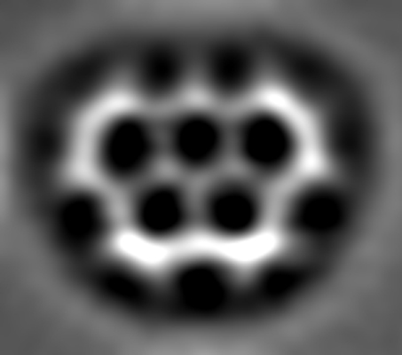세상에서 가장 작은 올림픽 로고. 탄소원자 19개와 수소원자 12개로 이뤄진 고리형 방향족 분자인 ‘올림피센’을 전자현미경으로 찍은 모습 영국왕립화학회 제공