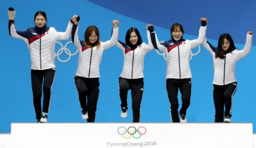 [올림픽] 최고의 자리에 오르는 여자 쇼트팀