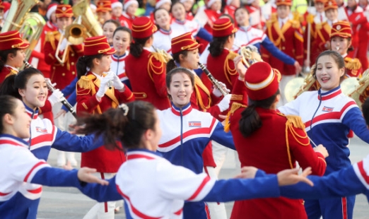 [올림픽] 북한 응원단 ’반갑습니다’