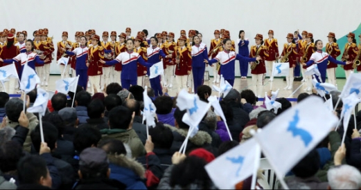 [올림픽] 북 응원단, 머물고 있는 인제군에 감사 공연