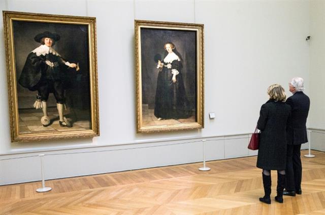 렘브란트 판 레인 이 1634년에 그린 예비 부부의 실물 크기 초상화. AFP 연합뉴스