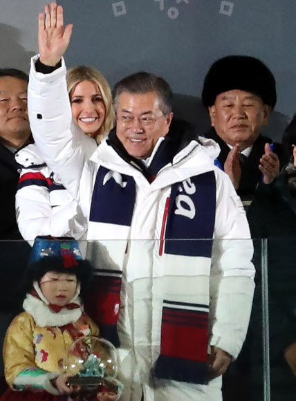 [올림픽] 미국과 북한의 가운데에 선 문 대통령