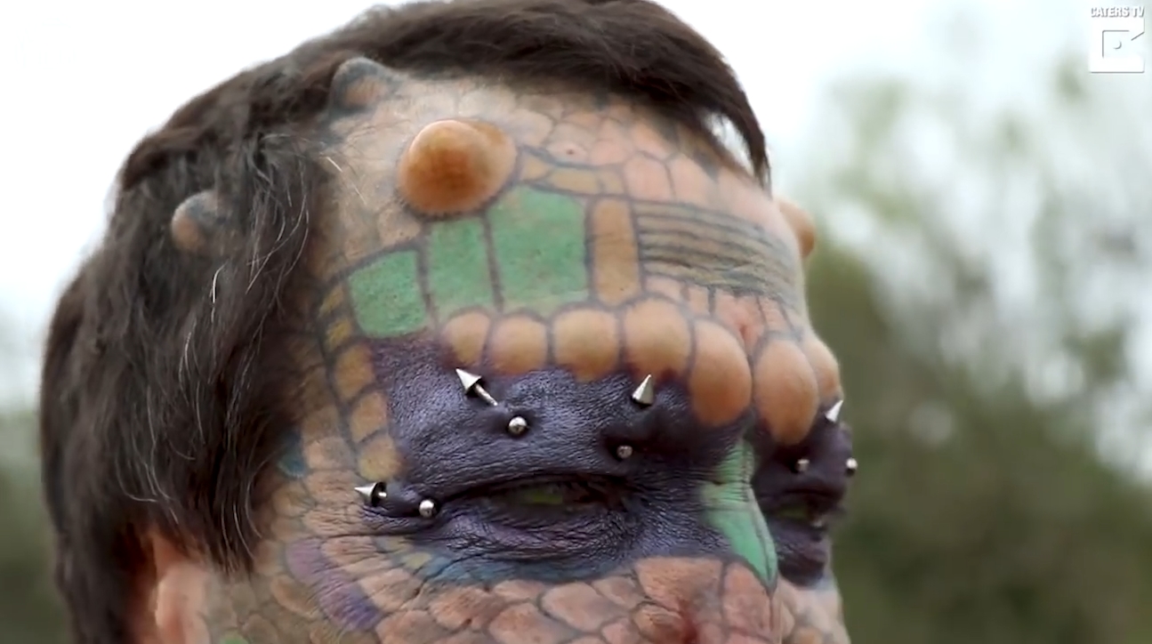 용(dragon)이 되길 원한 트랜스젠더(유튜브 영상 캡처)