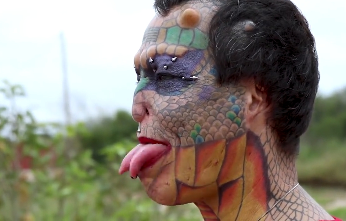 용(dragon)이 되길 원한 트랜스젠더(유튜브 영상 캡처)