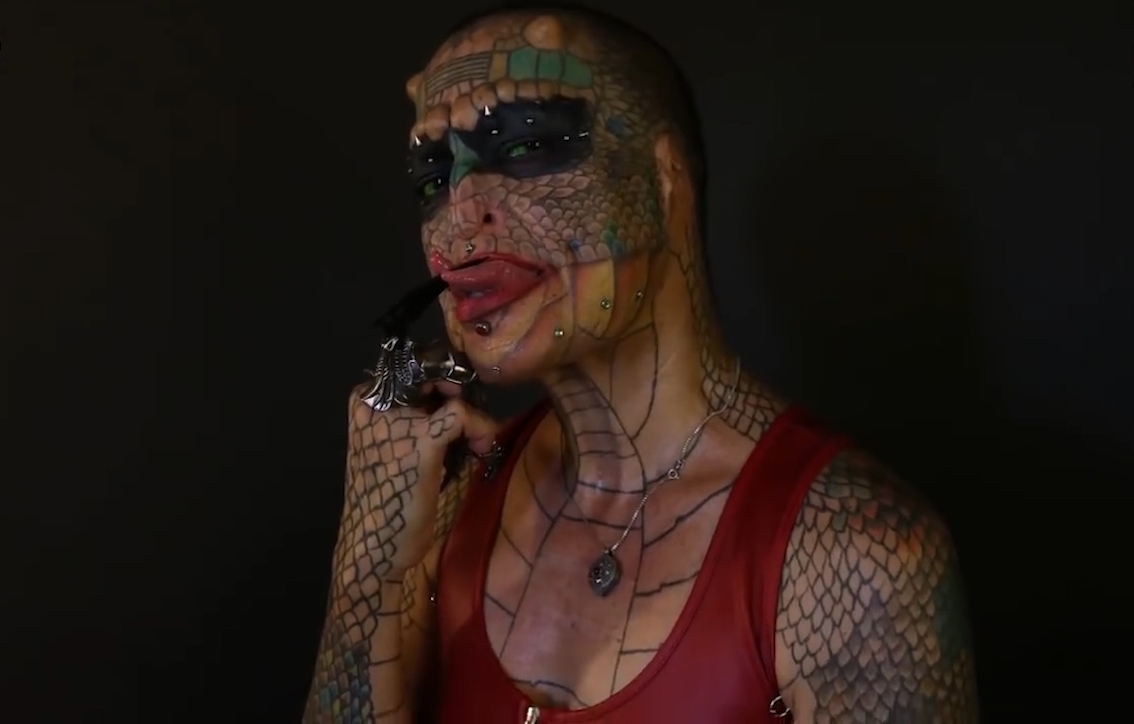 용(dragon)이 되길 원한 트랜스젠더(유튜브 영상 캡처)