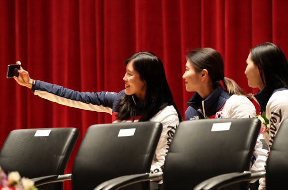 ’다시 모인 쇼트트랙 금메달리스트’