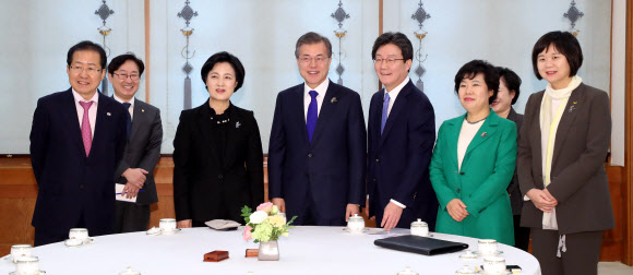 문 대통령, 여야 대표와 함께