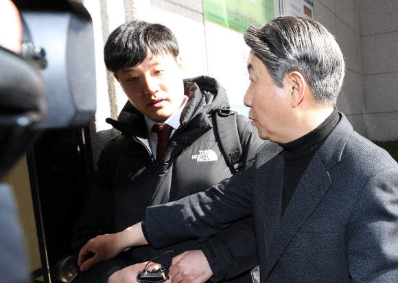 이명박 전 대통령 사무실 찾는 이동관 전 청와대 홍보수석