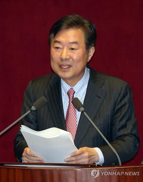 이만우 전 의원 강간치상 혐의 구속…“도주 우려” 연합뉴스