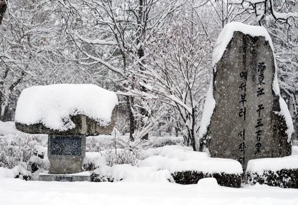 하얀옷 입은 낙동강 발원지