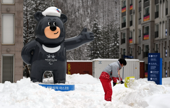 2018 평창동계패럴림픽 선수촌 미디어 공개행사가 열린 8일 오후 선수촌 내에 눈이 많이 쌓여있다. 2018. 3. 8. 박윤슬 기자 seul@seoul.co.kr