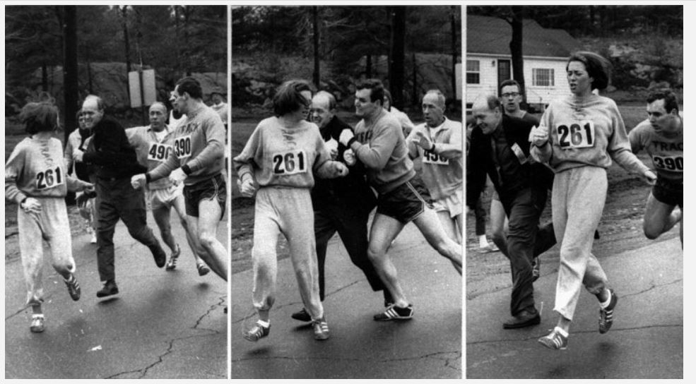 1967년 보스턴마라톤에 여성으로 첫 출전한 캐스린 스위처에게 대회 조직위원장인 조크 셈플이 달려들어 레이스를 방해하자 남자친구 존 밀러가 그를 밀어내고 있다. AP 자료사진