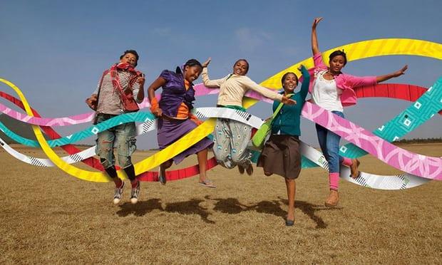 에티오피아에서 소녀들의 조혼과 성폭력 및 교육 문제를 노래하는 그룹 ‘예나’.