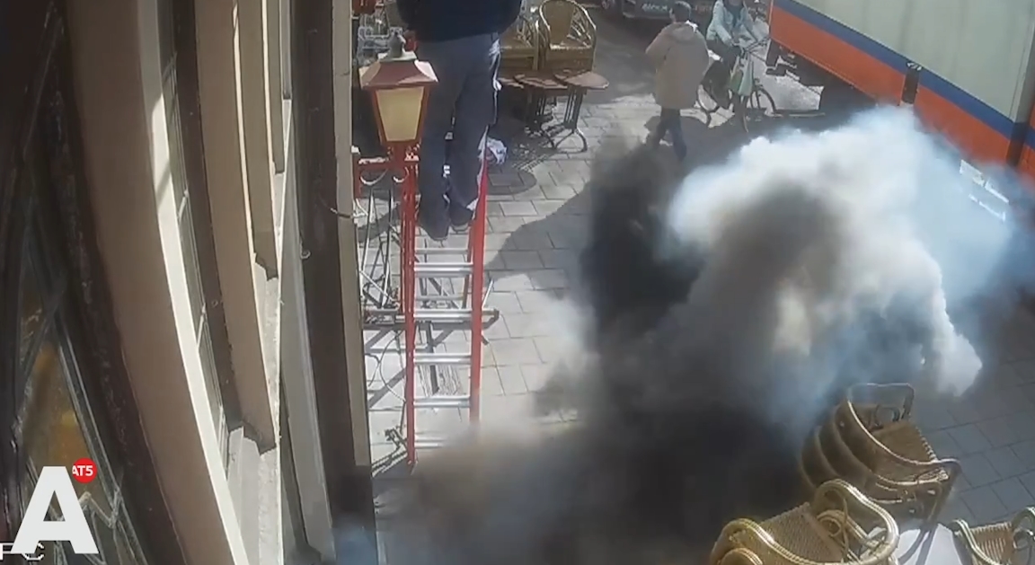 작업 중 땅 속 불기둥 폭발 장면(유튜브 영상 캡처)