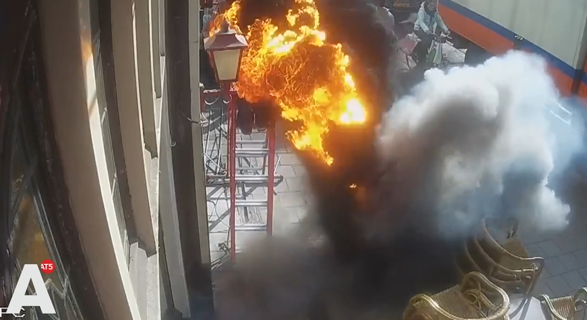 작업 중 땅 속 불기둥 폭발 장면(유튜브 영상 캡처)