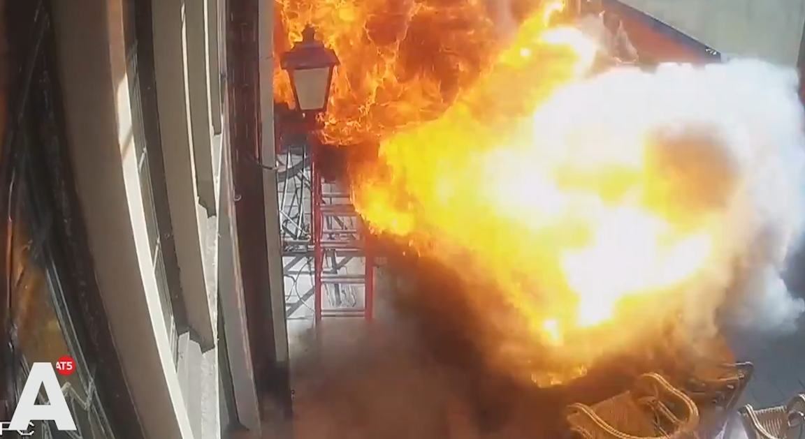 작업 중 땅 속 불기둥 폭발 장면(유튜브 영상 캡처)