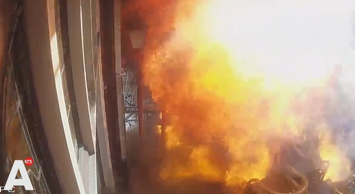 작업 중 땅 속 불기둥 폭발 장면(유튜브 영상 캡처)