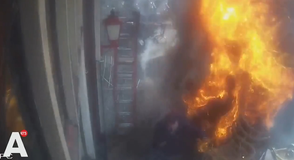 작업 중 땅 속 불기둥 폭발 장면(유튜브 영상 캡처)