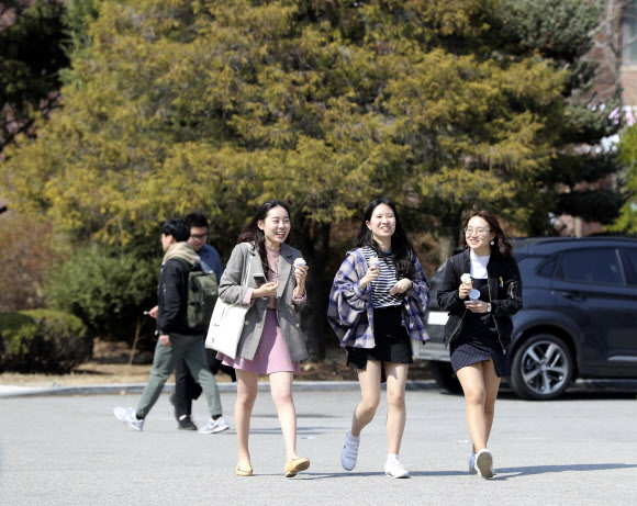 ’캠퍼스에 찾아온 봄’