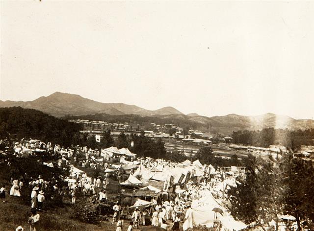 1937년 5월 금촌장 모습. 현재는 문화로시장, 명동로시장과 통합돼 금촌통일시장으로 불린다. <br>파주지역문화연구소 제공