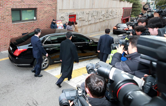 [MB소환] 검찰 향하는 이명박 전 대통령 차량