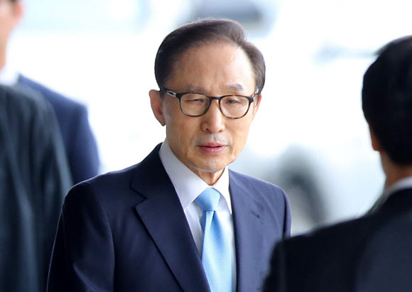 [MB소환] 검찰청사 도착한 이명박 전 대통령