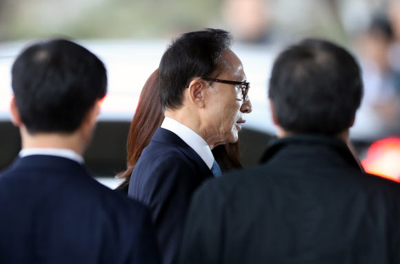 [MB소환] 포토라인 선 이명박 전 대통령