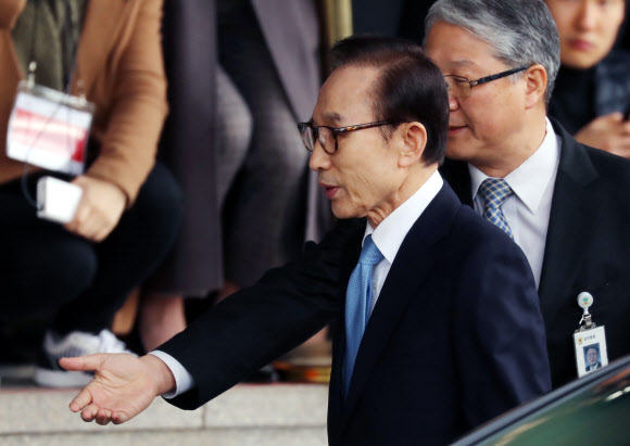 [MB소환] 포토라인으로 향하는 이명박 전 대통령
