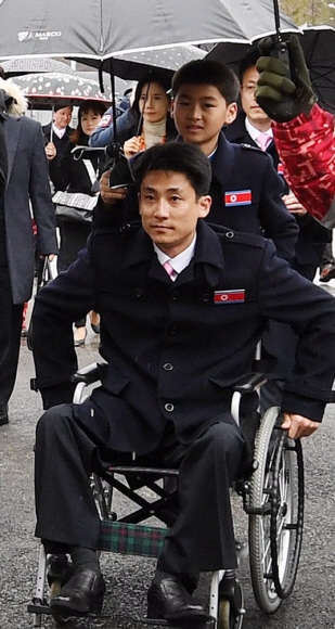 15일 오전 2018 평창동계패럴림픽에 출전했던 북한 선수단이 북으로 돌아가기 위해 평창 선수촌을 나서고 있다. 2018. 3. 15. 박윤슬 기자 seul@seoul.co.kr