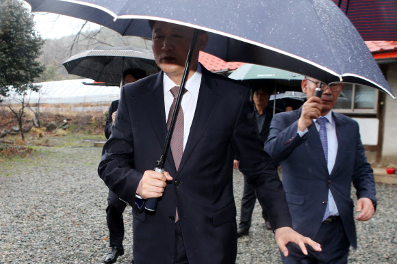 백남기 농민 생가서 발길 돌리는 이철성 경찰청장