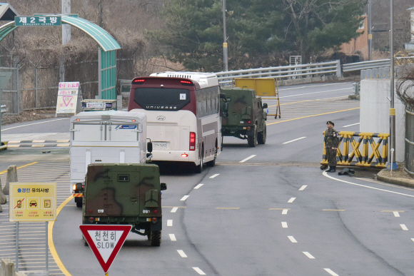 평창 동계패럴림픽에 참가했던 북한 선수단과 대표단 등 24명이 15일 오후 경의선 육로를 통해 북으로 귀환하고 있다. 2018. 03. 15 사진공동취재단