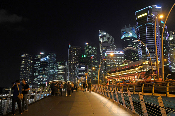 싱가포르가 전 세계에서 가장 비싼 물가를 가진 도시로 조사됐다