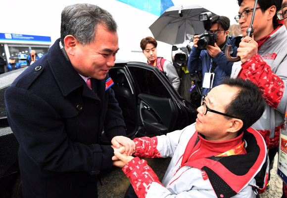 北 패럴림픽 대표단과 아쉬운 작별 