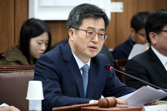 김동연 경제부총리, ‘주한미군 철수 가능’ 발언에 “공식적 얘기 아니다”  연합뉴스