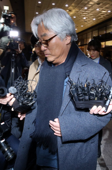 헤어스타일 바꾼 이윤택