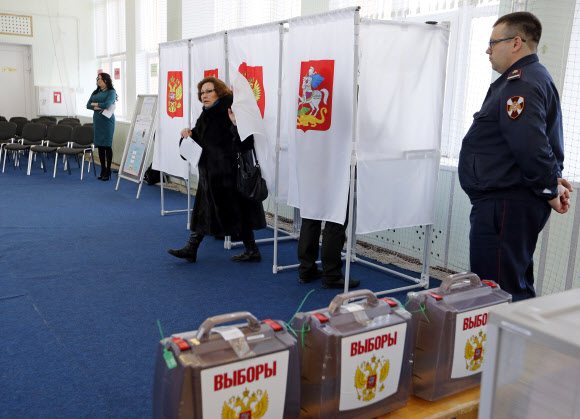 18일 치러지고 있는 러 대선투표