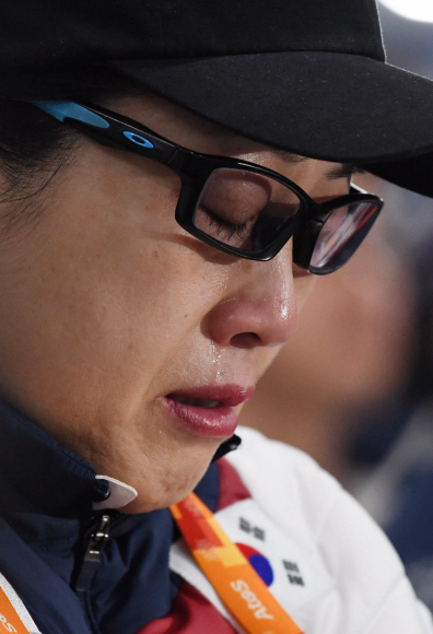 19일 오전 강원도 평창 패럴림픽 선수촌 웰컴센터에서 열린 2018 평창동계패럴림픽 대한민국 선수단 해단식에서 컬링 방민자 선수가 눈물을 흘리고 있다. 2018. 3. 19. 박윤슬 기자 seul@seoul.co.kr