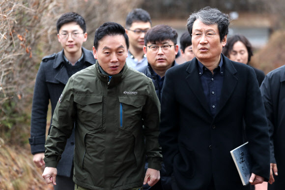 모란공원 찾은 정봉주