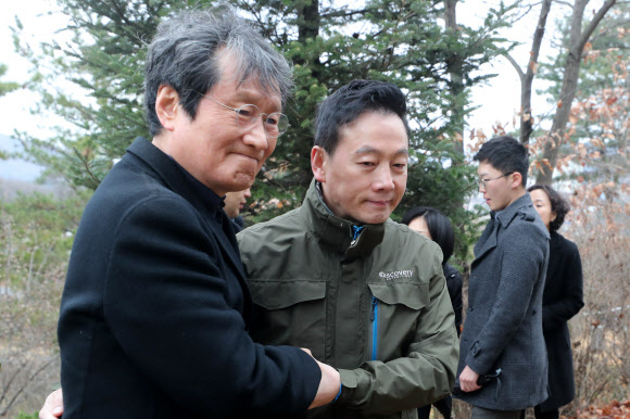 문익환 목사 묘소 찾은 정봉주