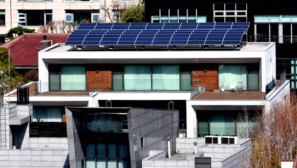 20일 서울 논현동 이명박전대통령 자택에 적막감이 흐르고 있다.  2018.3.20  박지환 기자 popocar@seoul.co.kr