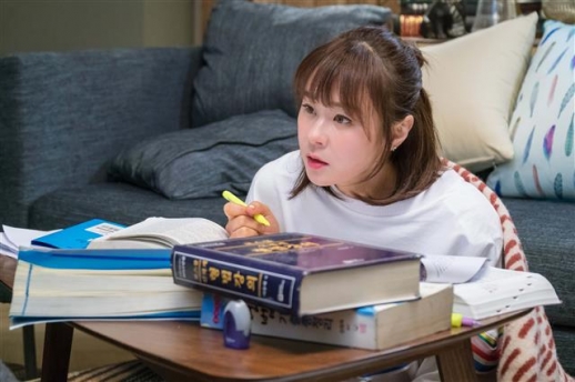 최근 드라마에서는 40대 여배우들이 단연 강세다.  ‘추리의 여왕2’에서 ‘추리퀸’ 유설옥을 연기한 최강희 역시 나이가 들면서 깊이 있는 연기를 선보이고 있다.