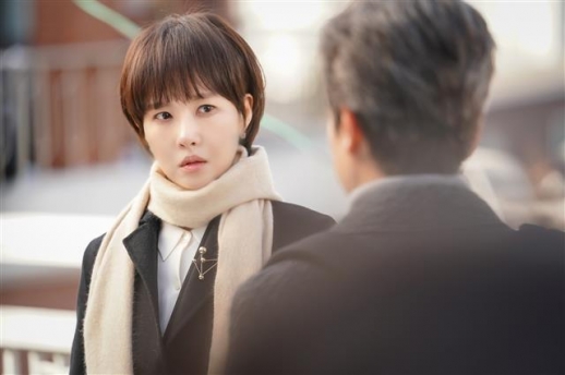 최근 드라마에서는 40대 여배우들이 단연 강세다. ‘키스 먼저 할까요’에서 코믹하고 애잔한 연기로 시선을 사로잡은 김선아.