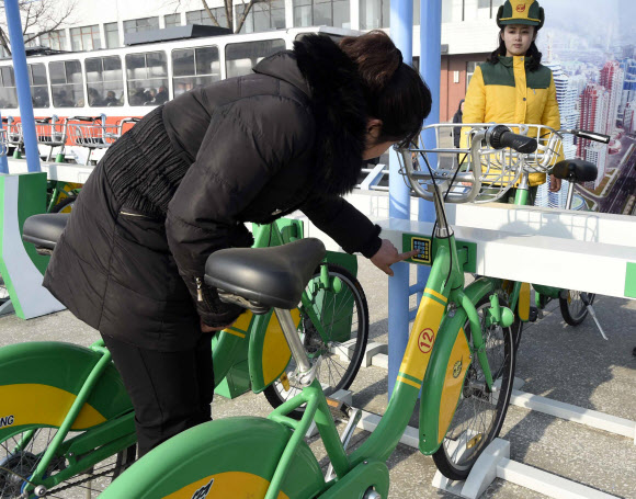 서울엔 ’따릉이’, 평양엔 ’려명’…평양서도 공유자전거 인기