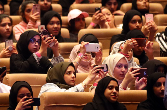’하나도 놓칠 수 없어’, 한류에 빠진 아랍 소녀들