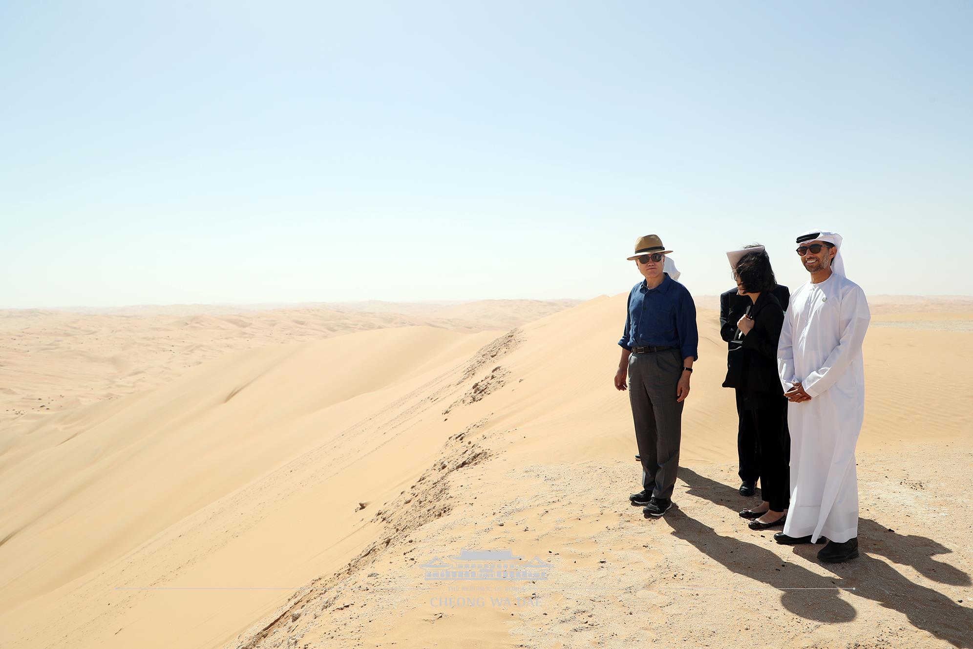 모래 언덕 위의 문 대통령