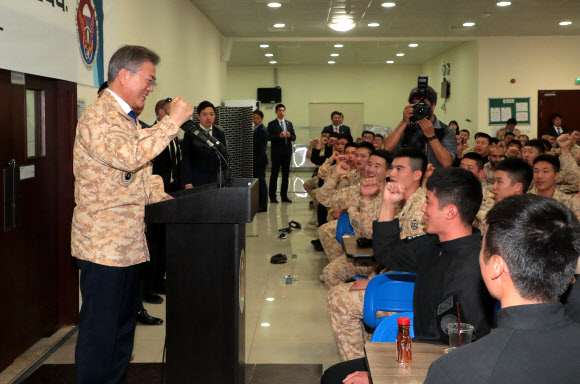 아크 부대원과 함께 파이팅