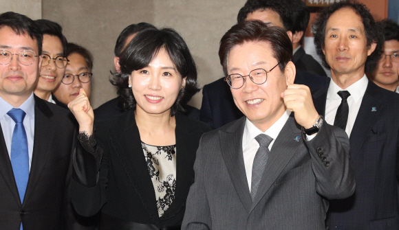 이재명 전 성남시장이 27일 오전 국회 정론관에서 오는 지방선거에서 경기지사에 출마할 뜻을 밝히고 있다. 2018. 03. 27 이종원 선임기자 jongwon@seoul.co.kr