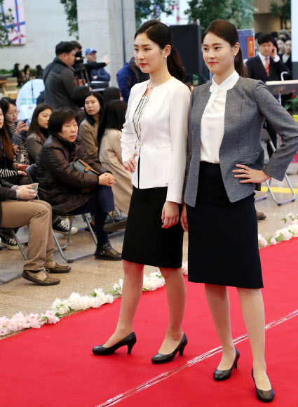 청년 취업 면접 정장 패션쇼