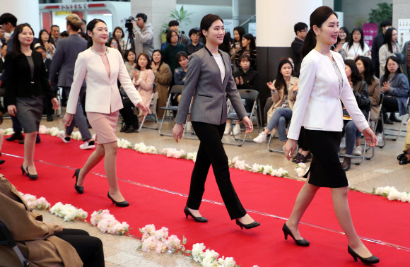 ’면접 의상 이렇게’