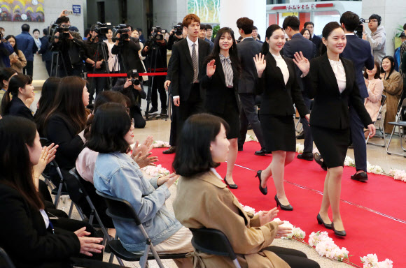 청년 취업면접 정장 패션쇼